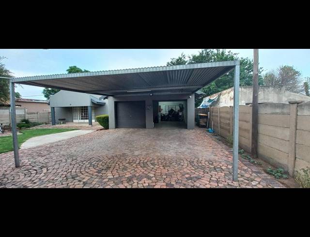 3 BEDROOM HOUSE FOR SALE IN THREE RIVERS